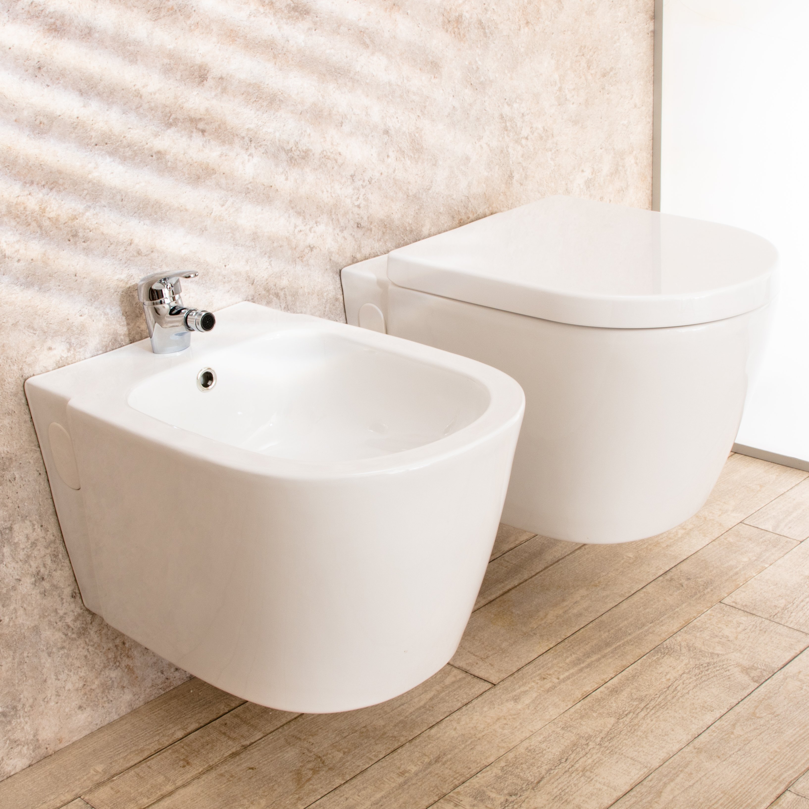 Sanitari Bagno Sospesi Easy in Ceramica Wc con Sedile e Bidet cod. 00000347