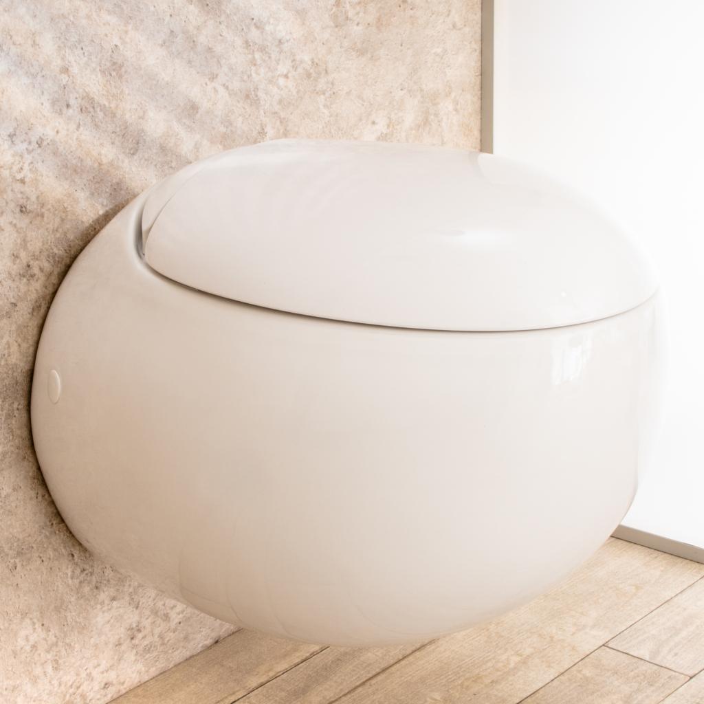 WC Sospeso Wind in ceramica con seduta e copri vaso 39x58x36cm